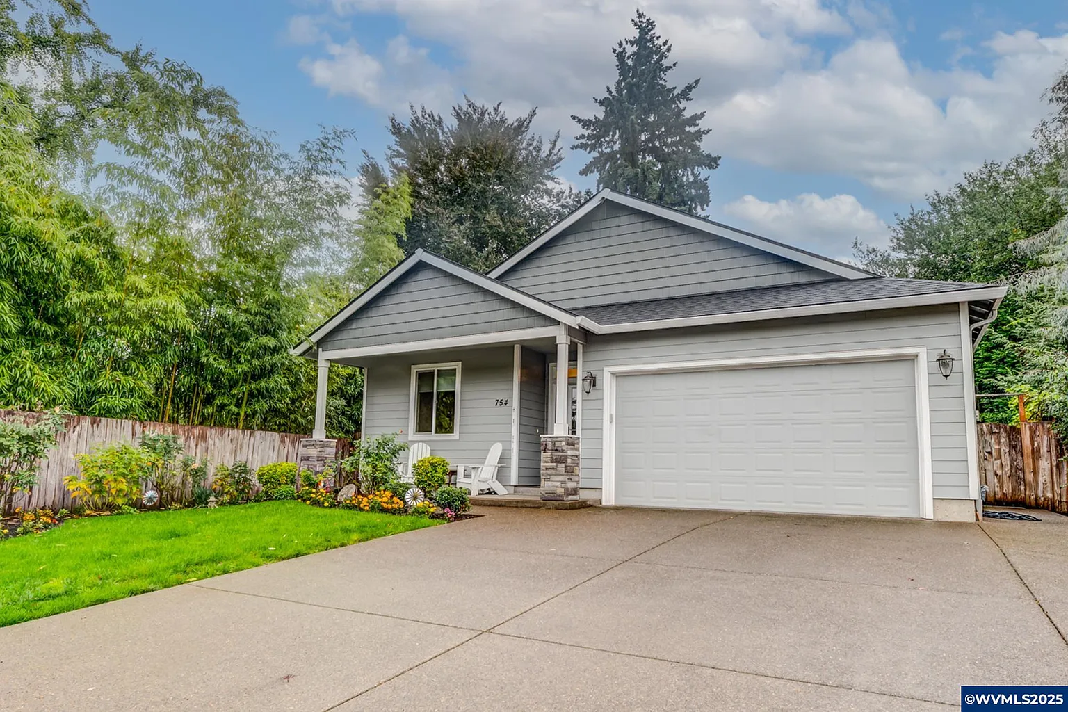 754 Manbrin Dr N photo 1