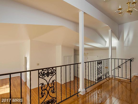 5th image of 6821 Winter Ln