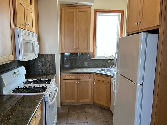 2nd image of 225 Jersey St