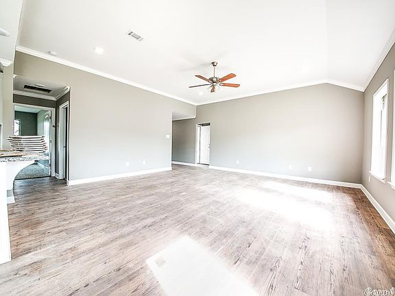 4th image of 12 Winchester Dr