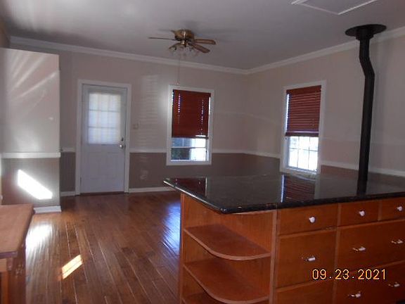 Living rm/Kitchen W/Ceiling fan