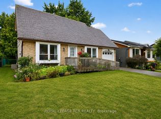 856 Magnolia Ave, Newmarket, ON L3Y3C7