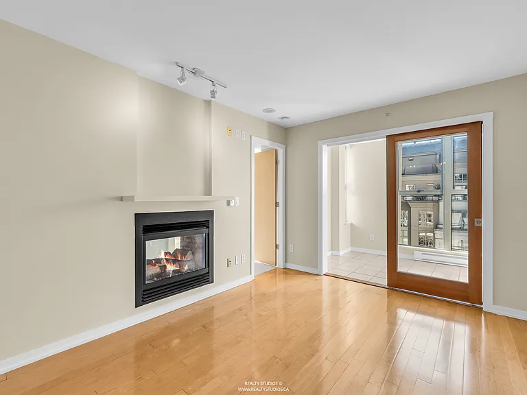 969 Richards St — Photo 5