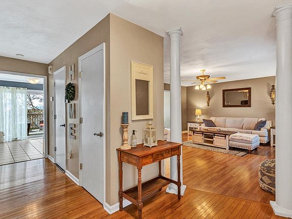 5th image of 5038 Meadow Crossing Ln NE