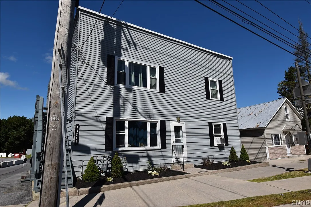 2 bed, 1.0 bath, 900 sqft, $980 — Photo 2