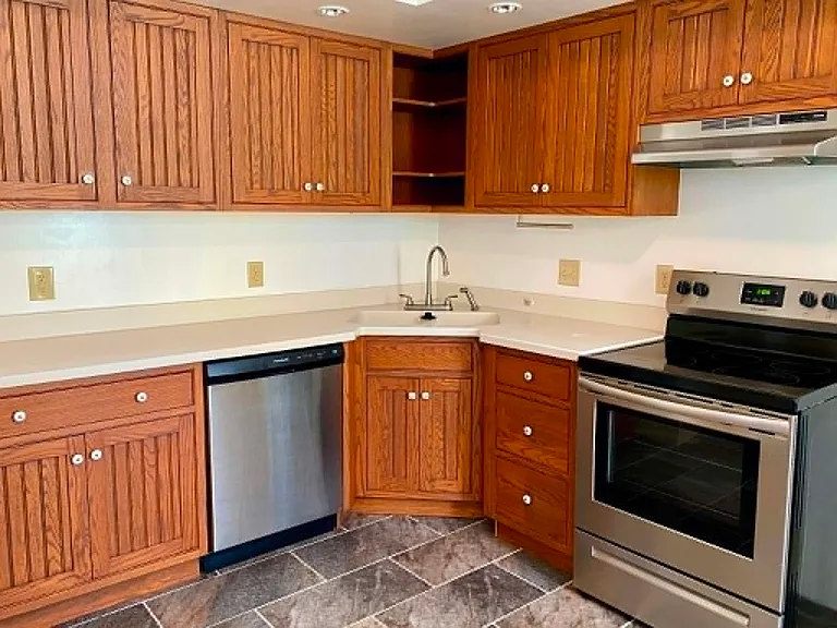 215 Green St #217 — Photo 6