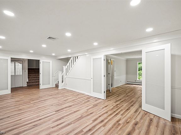 4th image of 2536 Kennelly Dr