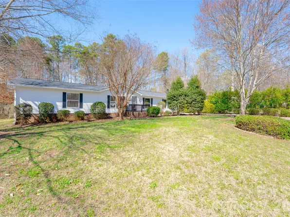 188 Crystal Bay Dr, Mooresville, NC 28115