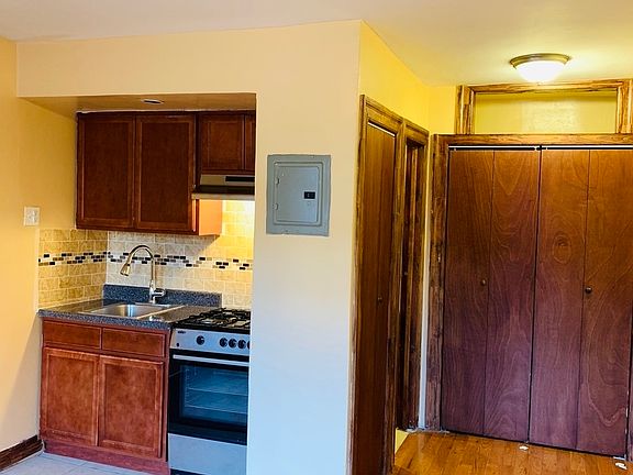 4th image of 11 Halsey St APT 1A