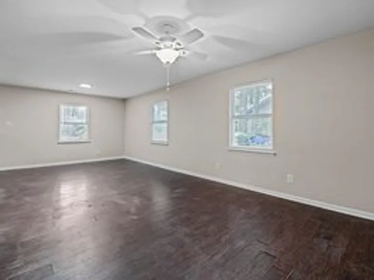 713 Grantland Dr — Photo 6