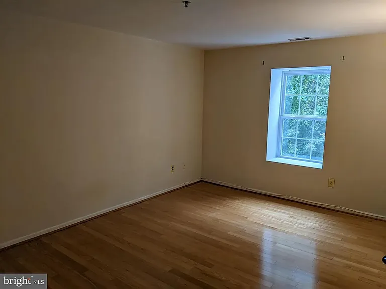 423 Ashton Ln — Photo 13