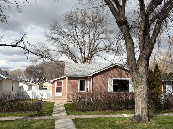 810 E 12a St N, Lethbridge, AB T1H 2K5