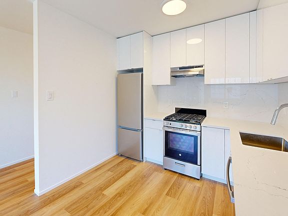 2nd image of 600 Oak St #17