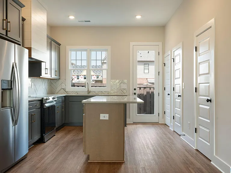 1191 Windsor Dr — Photo 5