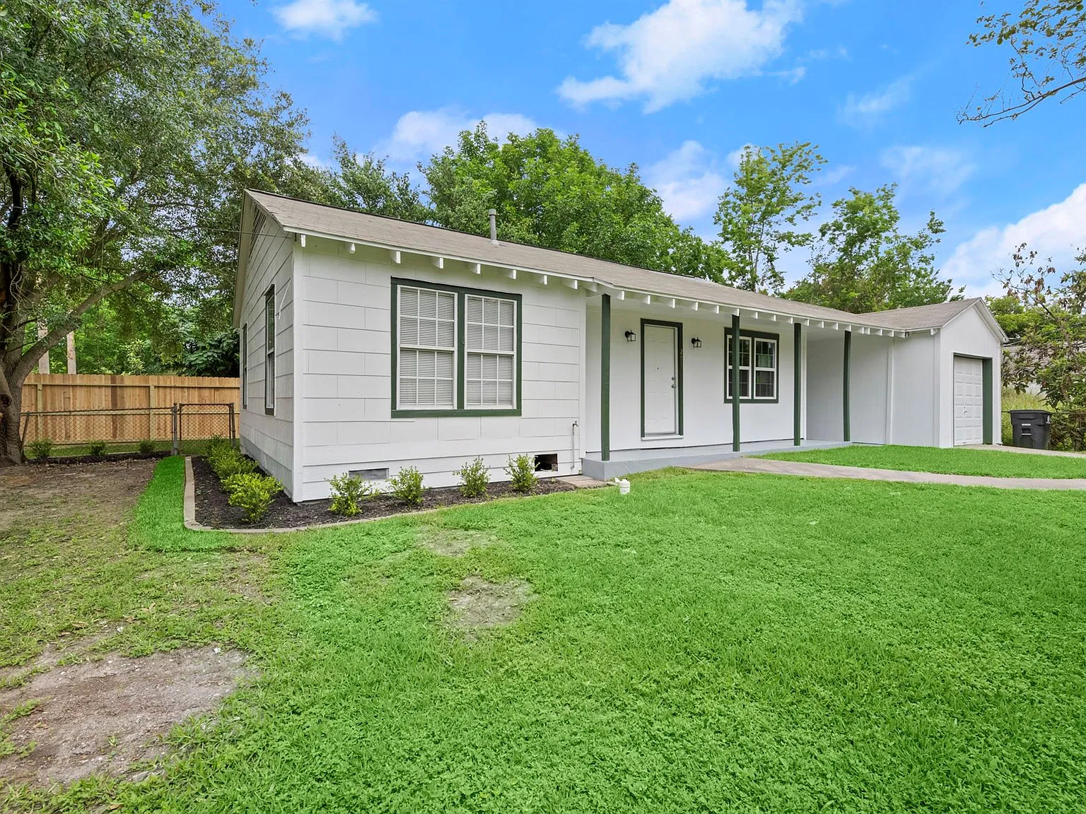 2 bed, 1.0 bath, 1550 sqft, $1,695 — Photo 3
