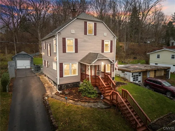 140 Monticello Dr N, Syracuse, NY 13205