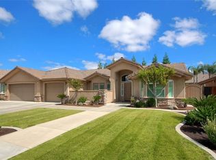 2933 Ashcroft Ave, Clovis, CA