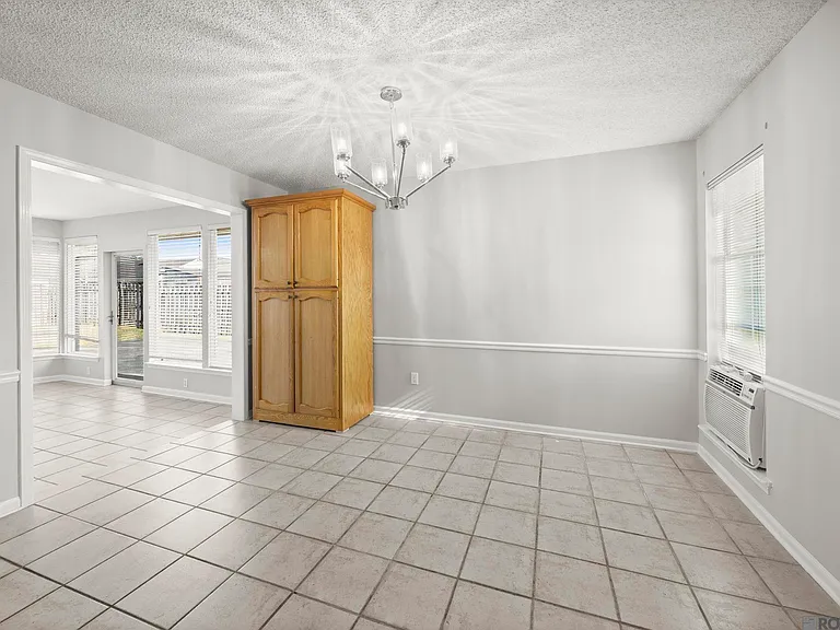 18596 White Oak Dr — Photo 9