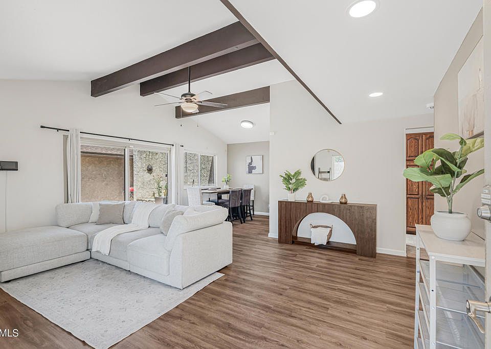 1st image of 246 W Vineyard Ave