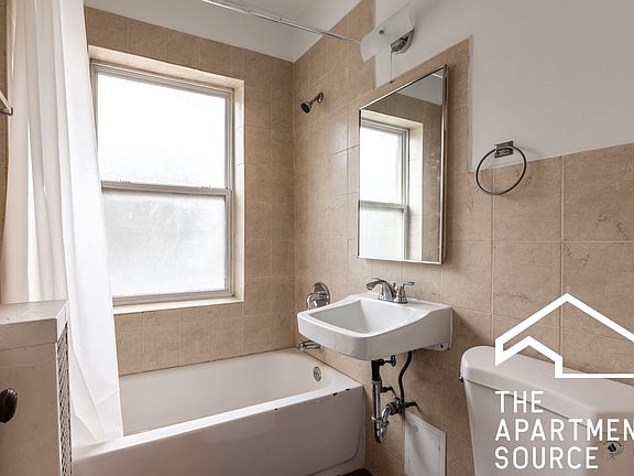 5th image of 2651 N Milwaukee Ave #201