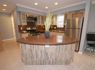 866 Wescott Sq, Eagan, MN 55123