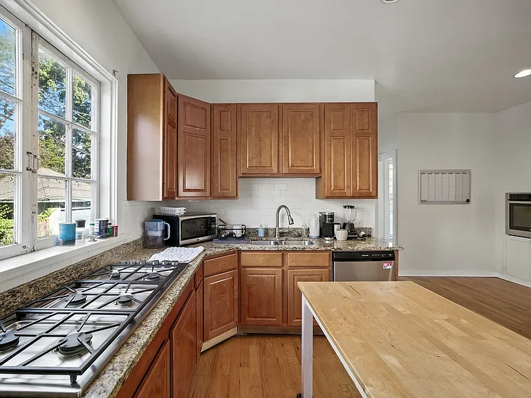 627 Library Pl — Photo 18
