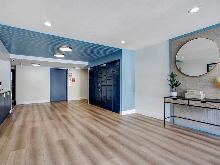Zelzah Court — Photo 15