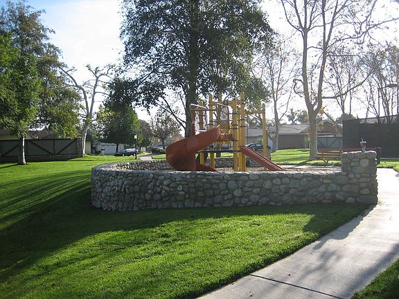 4th image of 2825 S Tuolumne Pl #C