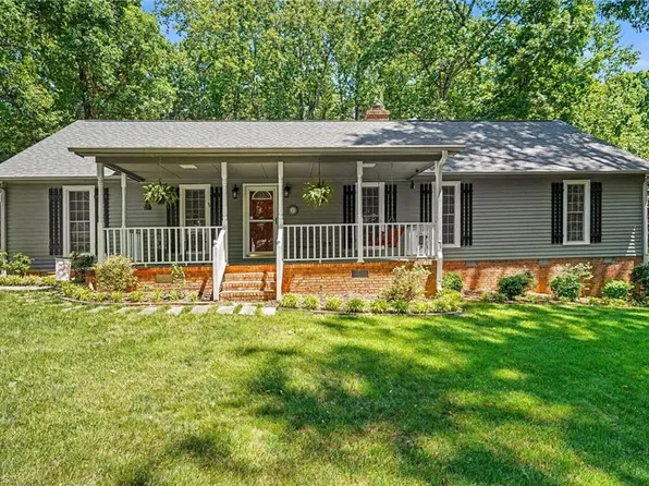 4903 Forest Oaks Dr, Greensboro, NC 27406
