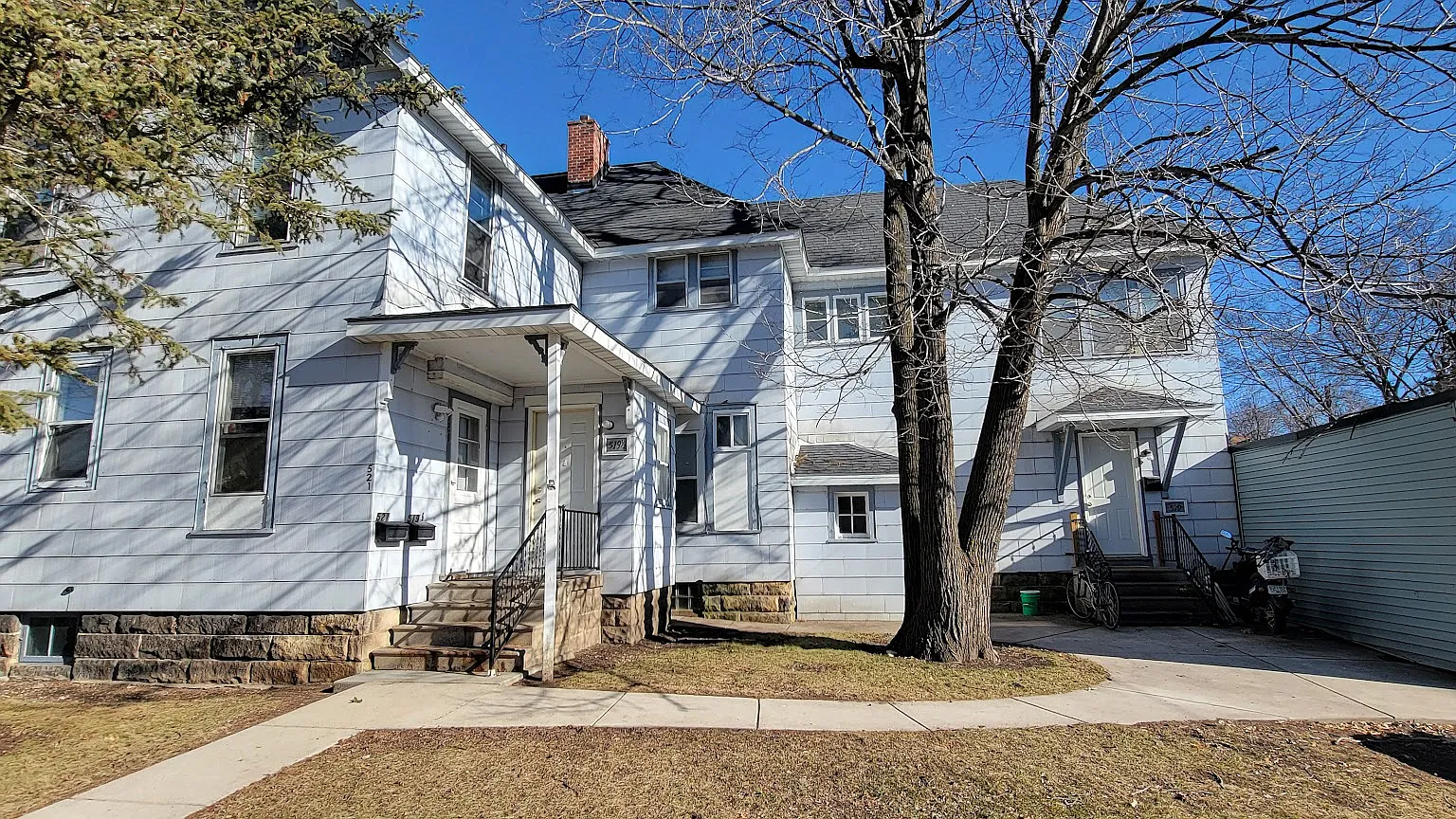 2 bed, $920 — Photo 1