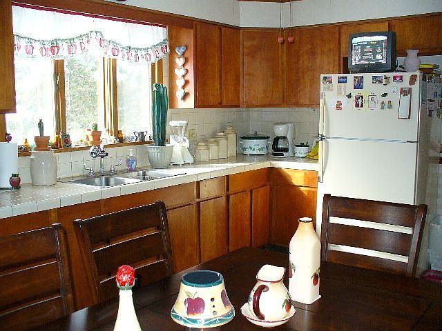 2nd image of 606 2nd Avenue Ext