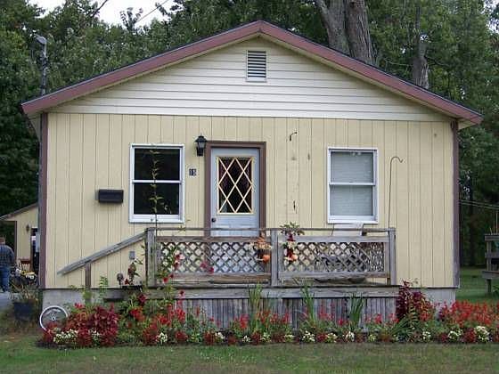 1st image of 15 Thomas Ave
