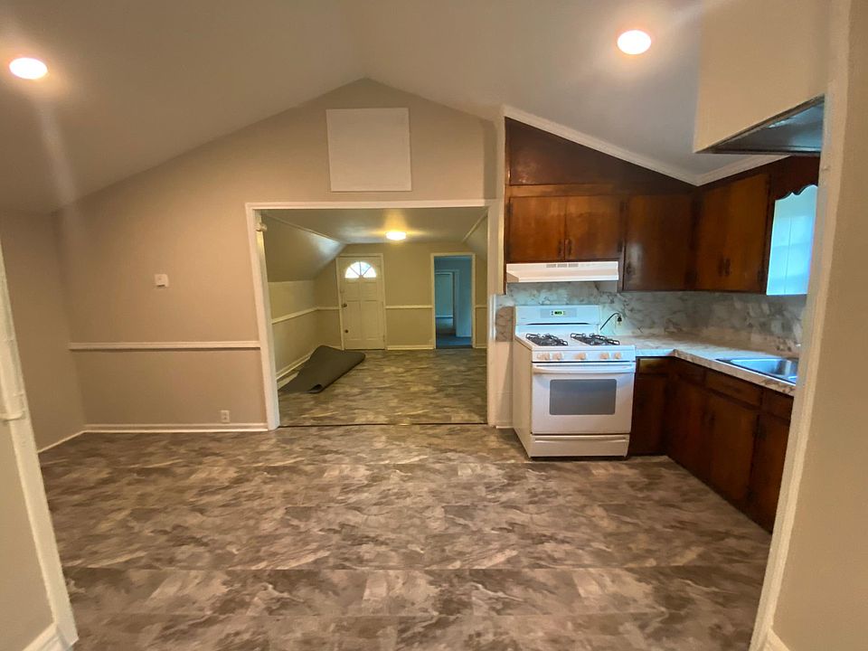 Large kitchen, gas stove included along with gas utilities included