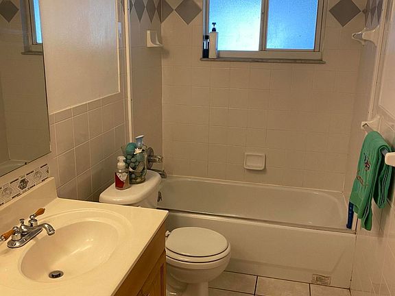 3rd image of 2656 White Oak Ln