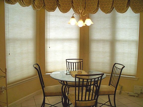 Sunny Breakfast Area