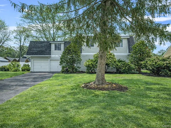 22 Meyer Lane, Medford, NY 11763