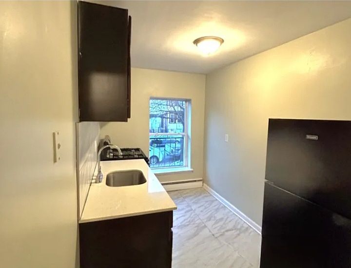 1st image of 112 Lincoln Ave #11