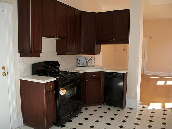 Tile, Ceramic Sink, Dishwasher