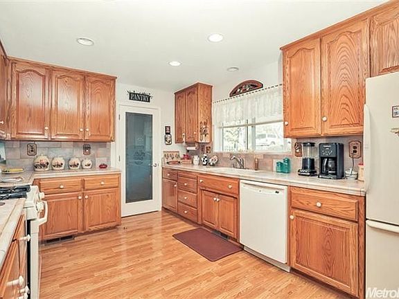 3rd image of 1809 Arroyo Dr