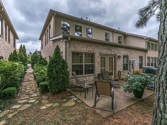 3rd image of 2343 River Terrace Dr