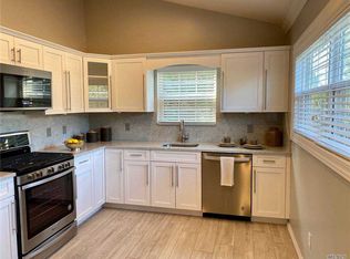 226 Village Green Dr #226, Pt Jefferson Station, NY 11776