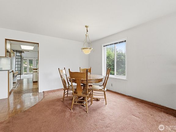 3rd image of 824 S 146th Street