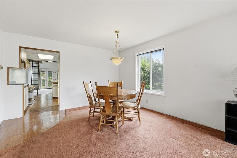 3rd image of 824 S 146th Street