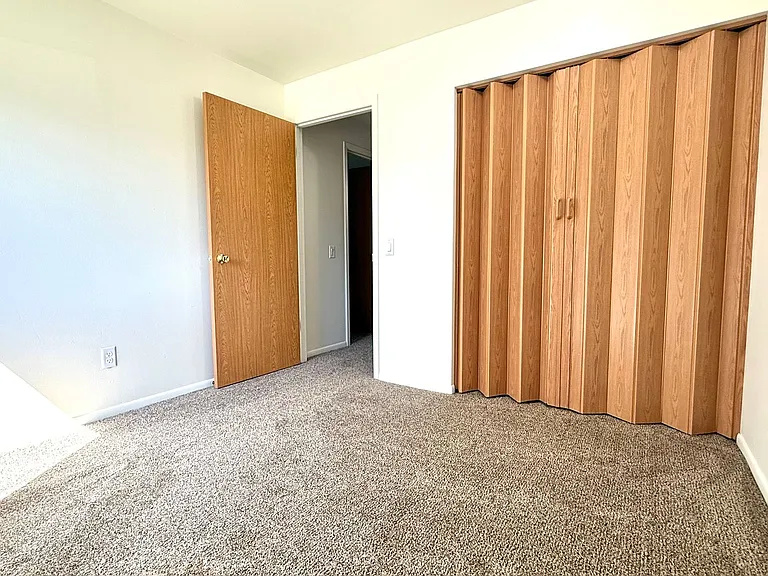 Elkhorn Village Apartments | 1 & 2 Bedroom Apartments in Elkhorn, WI Heat Included — Photo 84