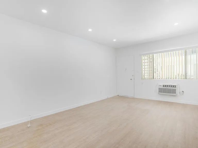 323 E Chestnut St #7 — Photo 11