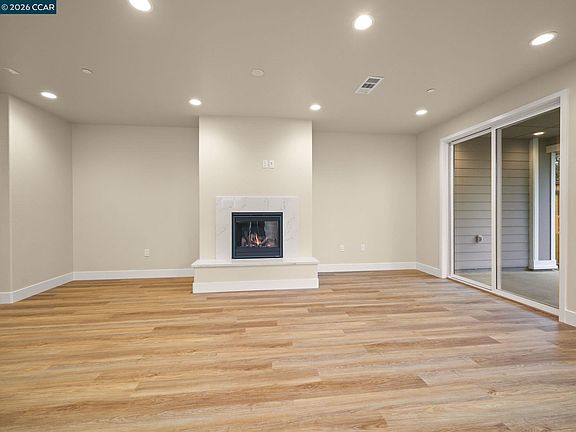 4th image of 3030 W Byron Rd