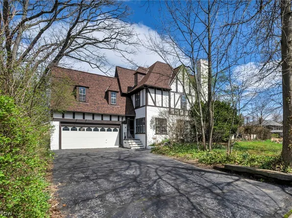 1284 Overlook Rd, Lakewood, OH 44107