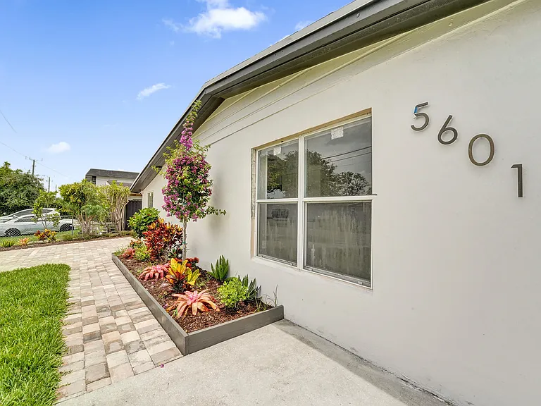 5601 SW 36th Ct — Photo 45