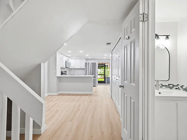 8511 J R Manor Dr — Photo 20