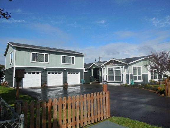 2nd image of 210 11th St NE